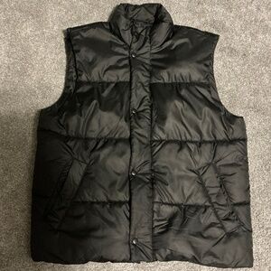Old Navy Men's Puffer Vest-Size Medium